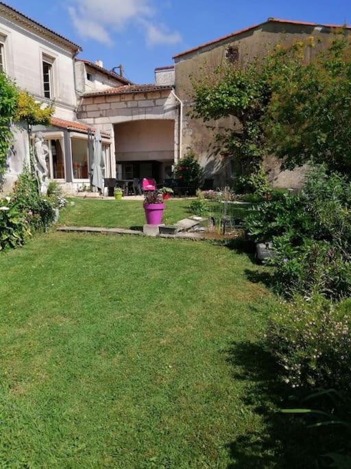 Le Lys Apartment Saintes Exterior photo