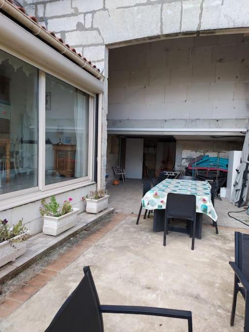 Le Lys Apartment Saintes Exterior photo
